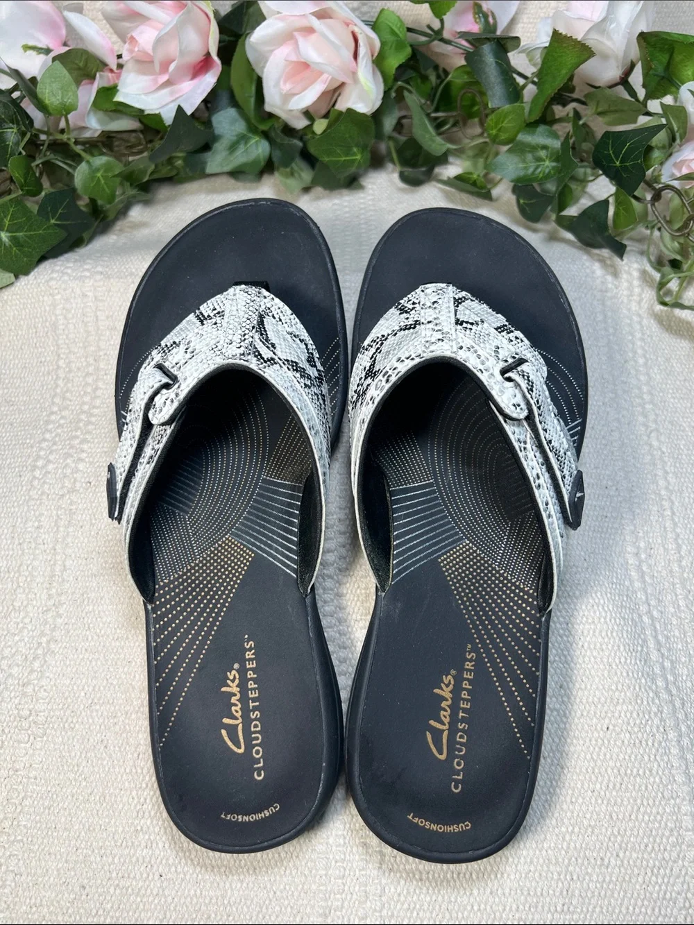 🩴Clarks Cloudsteppers Women's Black & White Snake-Print Slide Sandals